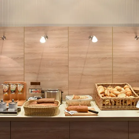 Hotel Amedia Elbpromenade 3*